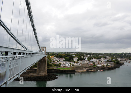 Viste Angelsey nel Galles del Nord dal Menai Bridge, Foto Stock