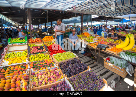 Azerbaigian, Caucaso, Eurasia, Qakh, città, frutta locale, mercato, shop Foto Stock