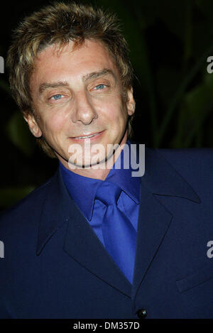 Febbraio 26, 2002 - Los Angeles, California - Clive Davis PRE-GRAMMY PARTY.PRESSO IL BEVERLY HILLS HOTEL LOS ANGELES CA..Barry Manilow. FITZROY BARRETT / 2-26-2002 K24194FB (D)(Immagine di credito: © Globo foto/ZUMAPRESS.com) Foto Stock