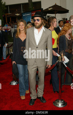 Giugno 6, 2002 - Los Angeles, California - The Bourne Identity Premiere mondiale.AL LOEWS CINEPLEX UNIVERSAL di Los Angeles a piedi.Los Angeles, CA.Jennifer Aniston e Brad Pitt. FITZROY BARRETT / 6-6-2002 K25209FB (D)(Immagine di credito: © Globo foto/ZUMAPRESS.com) Foto Stock