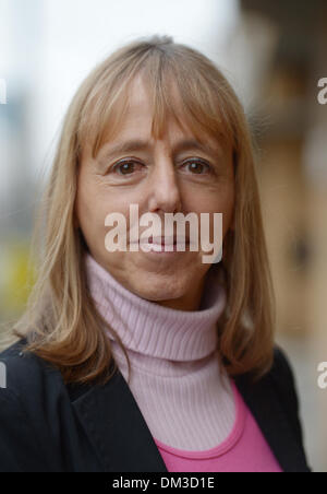 Berlino, Germania. Undicesimo Dec, 2013. American drone expert Medea Benjamin a Berlino, Germania, 11 dicembre 2013. Foto: RAINER JENSEN/dpa/Alamy Live News Foto Stock