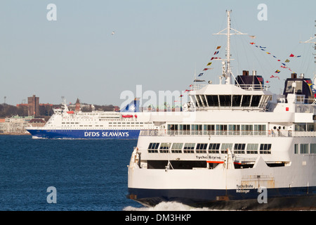 Scena dal funzionamento dei traghetti tra Elsinore e Helsingborg attraverso lo stretto di Øresund. Foto Stock