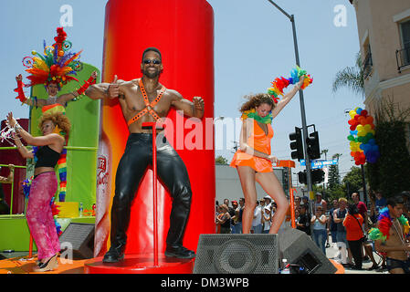 Giugno 23, 2002 - Los Angeles, California - XXXII LA LGBT GAY PRIDE PARADE.A LOS ANGELES, CA. FITZROY BARRETT / 6-23-2002 K25379FB (D)(Immagine di credito: © Globo foto/ZUMAPRESS.com) Foto Stock