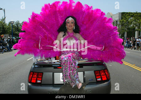 Giugno 23, 2002 - Los Angeles, California - XXXII LA LGBT GAY PRIDE PARADE.A LOS ANGELES, CA. FITZROY BARRETT / 6-23-2002 K25379FB (D)(Immagine di credito: © Globo foto/ZUMAPRESS.com) Foto Stock