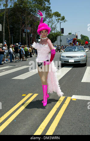 Giugno 23, 2002 - Los Angeles, California - XXXII LA LGBT GAY PRIDE PARADE.A LOS ANGELES, CA. FITZROY BARRETT / 6-23-2002 K25379FB (D)(Immagine di credito: © Globo foto/ZUMAPRESS.com) Foto Stock