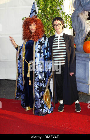 Ottobre 26, 2002 - Santa Monica, California - Jamie Lee Curtis e sorella KELLY..9TH Annuale sogno HALLOWEEN LOS ANGELES.a favore dei bambini colpiti da AIDS Foundation.A BARKER HANGER SANTA MONICA AIRPORT, CA. FITZROY BARRETT / 10-26-2002 K26858FB (D)(Immagine di credito: © Globo foto/ZUMAPRESS.com) Foto Stock