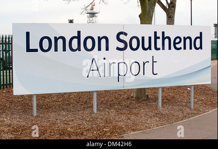 29/11/2013 Londra aeroporto di Southend segno Foto Stock