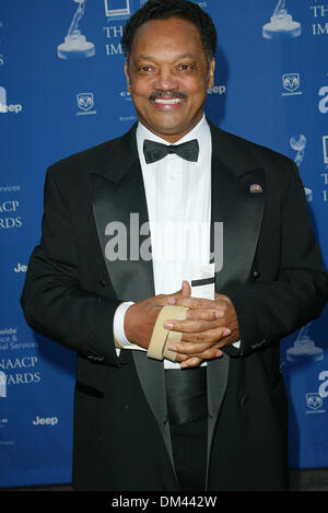 Febbraio 23, 2002 - Los Angeles, California - XXXIII NAACP IMAGE AWARDS.PRESSO L'ANFITEATRO UNIVERSALE LOS ANGELES CA..Jesse Jackson. FITZROY BARRETT / 2-23-2002 K24180FB (D)(Immagine di credito: © Globo foto/ZUMAPRESS.com) Foto Stock