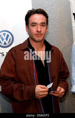 Sett. 10, 2002 - Toronto, Canada - MAX CONFERENZA STAMPA.A TORONTO INTERNATIONAL FILM FESTIVAL.AL FOUR SEASONS HOTEL.John Cusack. FITZROY BARRETT / 9-10-2002 K26026FB (D)(Immagine di credito: © Globo foto/ZUMAPRESS.com) Foto Stock