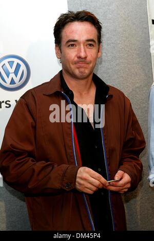 Sett. 10, 2002 - Toronto, Canada - MAX CONFERENZA STAMPA.A TORONTO INTERNATIONAL FILM FESTIVAL.AL FOUR SEASONS HOTEL.John Cusack. FITZROY BARRETT / 9-10-2002 K26026FB (D)(Immagine di credito: © Globo foto/ZUMAPRESS.com) Foto Stock