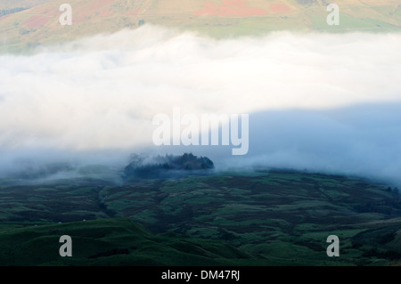 Edale ,Hope Valley,vista orizzontale da Mam Tor,Derbyshire,l'Inghilterra,UK.Cloud inversione. Foto Stock