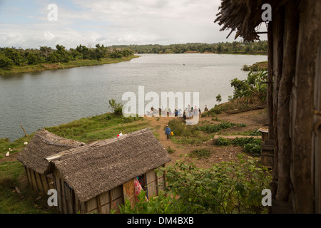 Scena stradale in Tsarasambo, Vatomandry distretto, Madagascar. Foto Stock