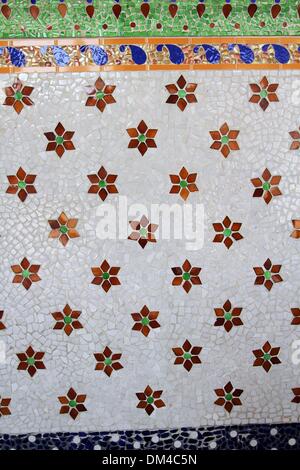 Disegni e motivi sulle pareti della stella moschea, localmente noto come (tara) Masjid , è una moschea si trova a Armanitola area del vecchio dhaka Foto Stock
