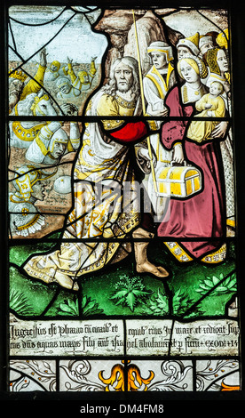 Xvi secolo il vetro macchiato raffigurazione di Gesù essendo persued da soldati romani. Foto Stock