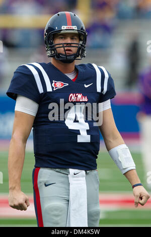 21 novembre 2009: Ole Miss quarterback Jevan Sneed (4) durante il pregame warmups. I ribelli hanno sconfitto le tigri 25-23 a Vaught Hemingway Stadium di Oxford MS. (Credito Immagine: © Anthony Smith/Southcreek globale/ZUMApress.com) Foto Stock