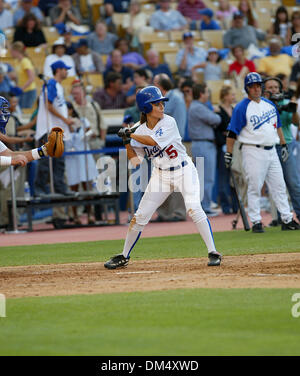 Il 10 agosto 1902 - Los Angeles, California - stelle di Hollywood Baseball gioco.A il Dodger Stadium di Los Angeles, CA.MINDY BURBANO. FITZROY BARRETT / 8-10-2002 K25794FB (D)(Immagine di credito: © Globo foto/ZUMAPRESS.com) Foto Stock