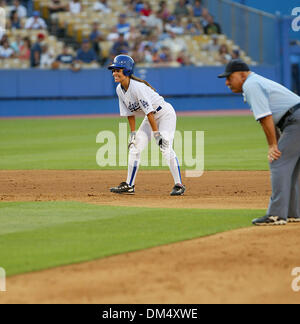 Il 10 agosto 1902 - Los Angeles, California - stelle di Hollywood Baseball gioco.A il Dodger Stadium di Los Angeles, CA.MINDY BURBANO. FITZROY BARRETT / 8-10-2002 K25794FB (D)(Immagine di credito: © Globo foto/ZUMAPRESS.com) Foto Stock