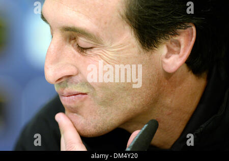 Freiburg, Germania. Undicesimo Dec, 2013. FC Sevilla's head coach Unai Emery tiene una conferenza stampa per l'Europa League Group H match contro SC Freiburg a Mage Solar Stadium di Friburgo, Germania, 11 dicembre 2013. Foto: Patrick Seeger/dpa/Alamy Live News Foto Stock