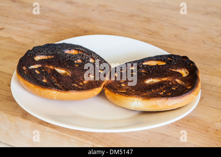 Un Bagel bruciato Foto Stock