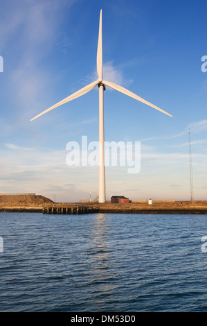 Più grande di terra della turbina eolica in Blyth,North East England, Regno Unito Foto Stock