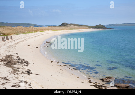 Spiaggia di sabbia bianca a Appletree Bay, Tresco, isole Scilly, Cornwall, Inghilterra. Foto Stock