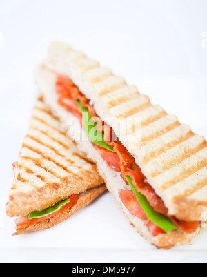 Freschi panini tostati blt sandwich con segni di griglia Foto Stock