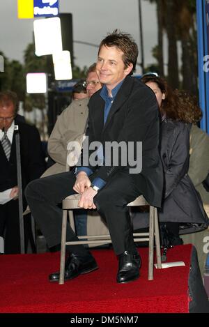 Dic. 16, 2002 - Hollywood, CALIFORNIA, STATI UNITI - K28055FB ..Michael J. Fox onorato con una stella su .Hollywood Walk of Fame. HOLLYWOOD, CA. .12/16/2002 .. FITZROY BARRETT / 2002 .Michael J. Fox(Immagine di credito: © Globo foto/ZUMAPRESS.com) Foto Stock
