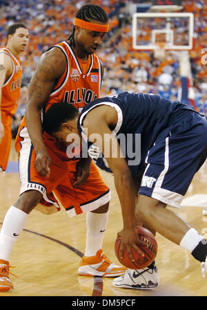 Mar 19, 2005; Indianapolis NEGLI STATI UNITI; Illinois guard Dee Brown blocchi Ramon Sessions' percorso nella prima metà di loro NCAA Mens secondo round gioco al RCA Dome di Indianapolis. Foto Stock