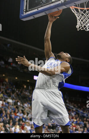 Febbraio 23, 2010 - Newark, New Jersey, Stati Uniti - 23 Febbraio 2010: Seton Hall di protezione/avanti Robert Mitchell #23 rigidi per il cestello durante la prima metà del gioco tenutasi a Prudential Center a Newark, New Jersey. Il Seton Hall Pirates conduce la Rutgers Scarlet Knights 44 - 29 a metà..Mandatory Credit: Alan Maglaque / Southcreek globale di credito (Immagine: © Southcreek globale/ZUMApres Foto Stock
