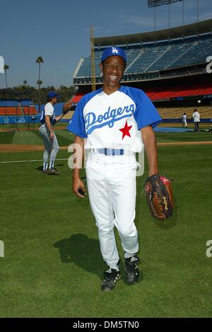 Il 10 agosto 1902 - Los Angeles, California - stelle di Hollywood Baseball gioco.A il Dodger Stadium di Los Angeles, CA.PHIL LaMARR. FITZROY BARRETT / 8-10-2002 K25794FB (D)(Immagine di credito: © Globo foto/ZUMAPRESS.com) Foto Stock