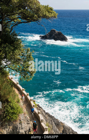 Il sentiero lungo la costa, Monterosso al Mare, Cinque Terre Provincia della Spezia, Liguria, Italia Foto Stock