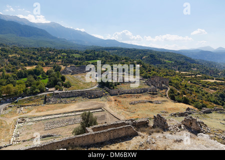 Parte romana con Stadium e il teatro, antica città di Tlos nella valle Xanthos, Muğla Provincia, Lycia, Egeo, Turchia Foto Stock