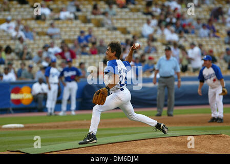 Il 10 agosto 1902 - Los Angeles, California - stelle di Hollywood Baseball gioco.A il Dodger Stadium di Los Angeles, CA.TONY DANZA. FITZROY BARRETT / 8-10-2002 K25794FB (D)(Immagine di credito: © Globo foto/ZUMAPRESS.com) Foto Stock