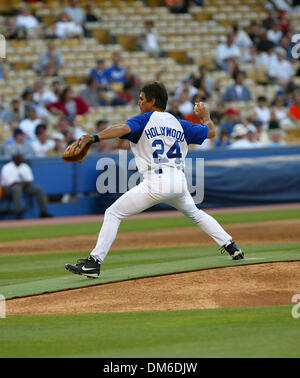 Il 10 agosto 1902 - Los Angeles, California - stelle di Hollywood Baseball gioco.A il Dodger Stadium di Los Angeles, CA.TONY DANZA. FITZROY BARRETT / 8-10-2002 K25794FB (D)(Immagine di credito: © Globo foto/ZUMAPRESS.com) Foto Stock