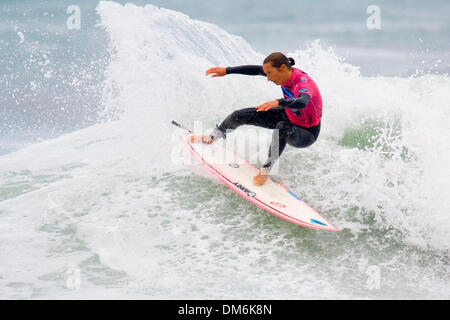 Maggio 24, 2005; Perranporth Beach, Cornwall, Inghilterra; sei volte ASP campione del mondo Layne Beachley (Manly, NSW, Aus) (nella foto) ha segnato una convincente vittoria su Sam Cornish (Aus) e Maria Tita Tavares (Bra) nel primo round del Roxy Jam UK a St Agnes Beach, Cornwall oggi. Beachley advanced direttamente a tre round. Credito: Foto di Karen Wilson/ZUMA premere. (©) Copyright 200 Foto Stock