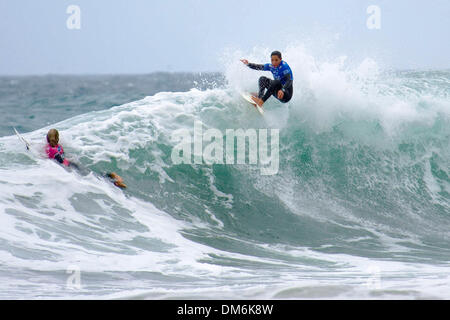 Maggio 24, 2005; Perranporth Beach, Cornwall, Inghilterra; Lisa Hurinui (nella foto) ha vinto ha segnato una sensazionale sconvolto quando ha marginalizzato ASP regnante campione del mondo Sofia Mulanovich per i perdenti due round al Roxy Jam UK a St Agnes Beach, Cornwall oggi. Hurinui collocato al secondo posto per il vincitore di calore Rebecca Woods (Aus) nel primo round, avanzare direttamente fino a due round. Credito: Foto di Kare Foto Stock