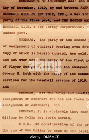 Giu 03, 2005; New York, NY, STATI UNITI D'AMERICA; firme di Giacobbe Ruppert (top) e Harry Frazee (fondo). Il contratto Red Sox proprietario Harry Frazee firmato la vendita di Babe Ruth dal Red Sox a New York Yankees proprietario Jacob Ruppert, il 26 dicembre 1919, per $100.000. Filantropo Alan Shawn Feinstein ha venduto il contratto per $996,000 il 10 giugno 2005 da Sotheby's a New York. Credito: Foto di Br Foto Stock