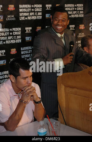 Sep 12, 2005; Los Angeles, CA, Stati Uniti d'America; " zucchero " SHANE MOSLEY E MARCO ANTONIO BARRERA alla conferenza stampa per il Barrera Vs. Peden WBC-IBF unificazione Bout che si terrà al MGM Grand Hotel di Las Vegas il 17 settembre 2005. Credito: Foto di Rob DeLorenzo/ZUMA premere. (©) Copyright 2005 by Rob DeLorenzo Foto Stock