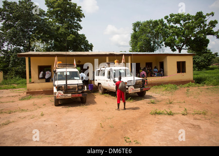 MSF clinica mobile nella Repubblica Centrafricana trattare le persone da malaria Foto Stock