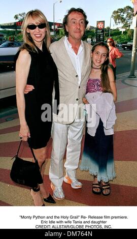 ''Monty Python e il Sacro Graal'' re- Rilasciare premiere del film.Eric minimo con la moglie Tania e figlia. Foto Stock