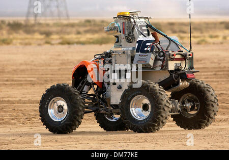 Ottobre 8, 2005; Primm, NV, STATI UNITI D'AMERICA; JACKBOT, autonomo veicolo robotico da MonsterMoto, durante il DARPA Grand Challenge. Credito: Foto da Vaughn Youtz/ZUMA premere. (©) Copyright 2005 da Vaughn Youtz. Foto Stock