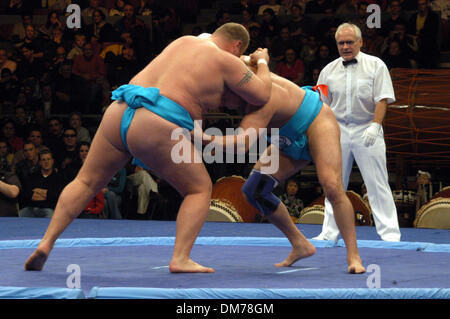 Oct 22, 2005; New York, NY, STATI UNITI D'AMERICA; Mondo sumo wrestling campionato al Madison Square Garden di New York City. Credito: Foto di Jeffrey Geller/ZUMA premere. (©) Copyright 2005 da Jeffrey Geller Foto Stock