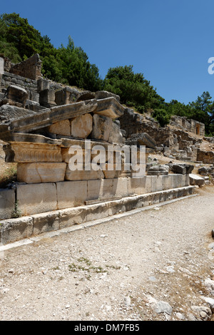 Il frontone di un tempio tipo grave presso la necropoli orientale all'antica città Lycian di Arykanda, nella Turchia meridionale. Foto Stock