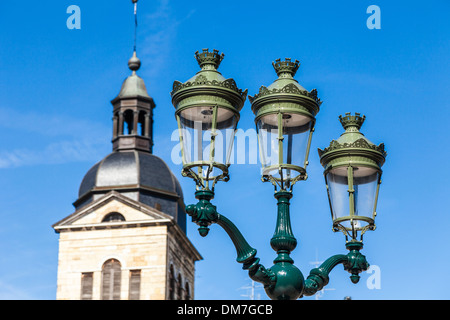 Campanile della chiesa di ornati e lampade, Annecy, Savoie, Francia Foto Stock