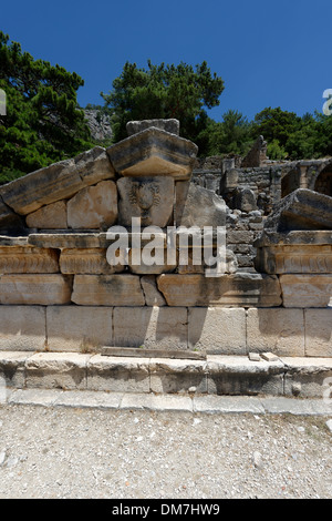 Il frontone di un tempio tipo grave presso la necropoli orientale all'antica città Lycian di Arykanda, nella Turchia meridionale. Foto Stock