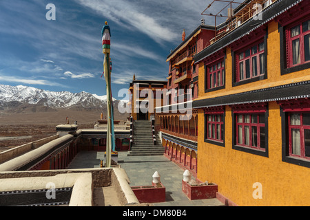 Monastero di Thiksey siede sopra la valle di Indus del Ladakh India del nord. Questo himalayana Gompa Buddista è di architettura tibetana Foto Stock