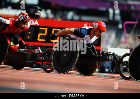 Uomini 100m T54 calore David Weir (GBR) qualifica la terza per la finale di Marcel Hug (sui primi) e calore durante l'azione sul giorno 5 di Foto Stock