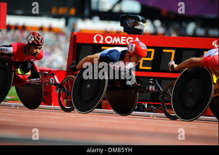 Uomini 100m T54 calore David Weir (GBR) qualifica la terza per la finale di Marcel Hug (sui primi) e calore durante l'azione sul giorno 5 di Foto Stock