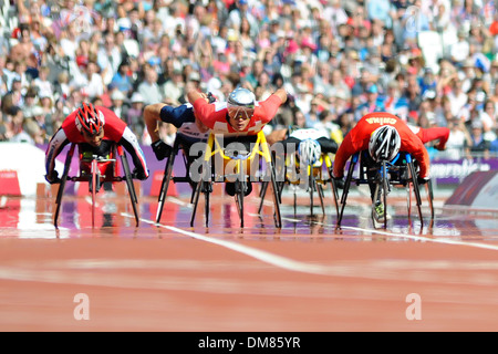 Uomini 100m T54 calore David Weir (GBR) qualifica la terza per la finale di Marcel Hug (sui primi) e calore durante l'azione sul giorno 5 di Foto Stock