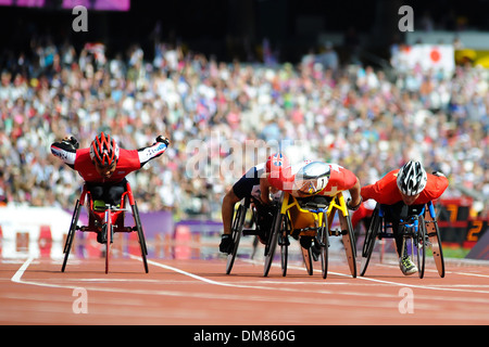 Uomini 100m T54 calore David Weir (GBR) qualifica la terza per la finale di Marcel Hug (sui primi) e calore durante l'azione sul giorno 5 di Foto Stock